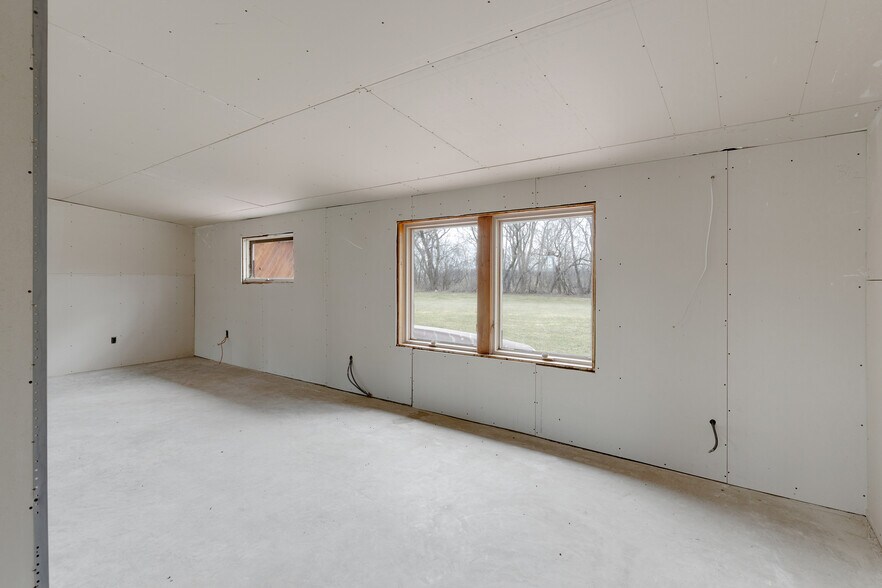 More Photos Of 8621 US Hwy 12, Richmond Bar For Sale