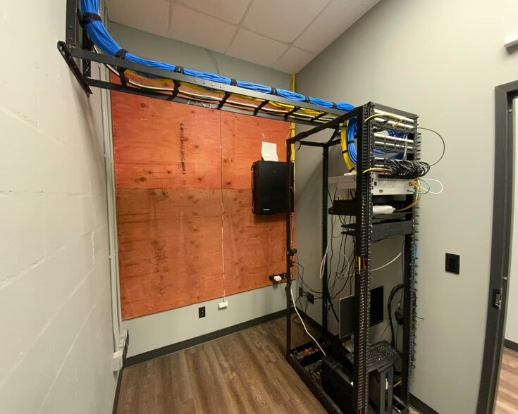 More Photos Of 6029 W Outer Rd, Imperial Freestanding For Sale