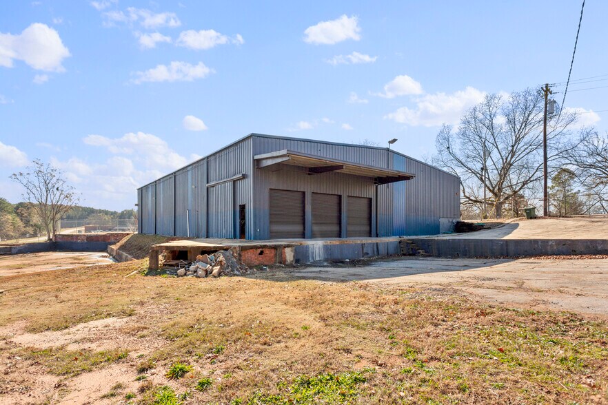 More Photos Of 207 N Kenneth St, Walhalla Warehouse For Lease