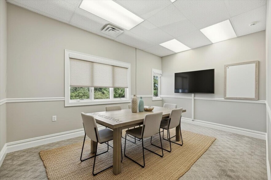 More Photos Of 802 W Park Ave, Ocean Office For Lease