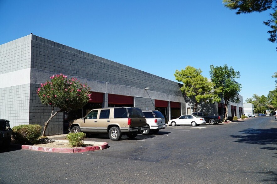 More Photos Of 1035 N McQueen Rd, Gilbert Warehouse For Lease