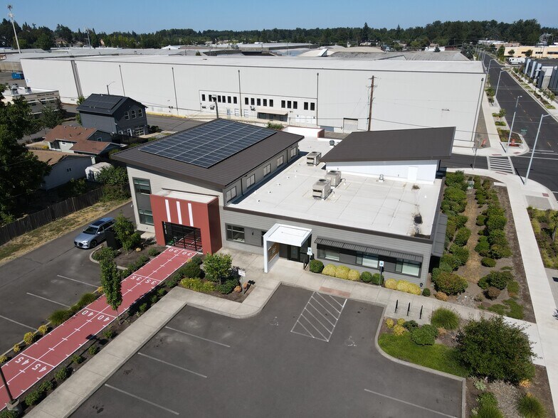 More Photos Of 1025 2nd St NW, Salem Medical For Sale