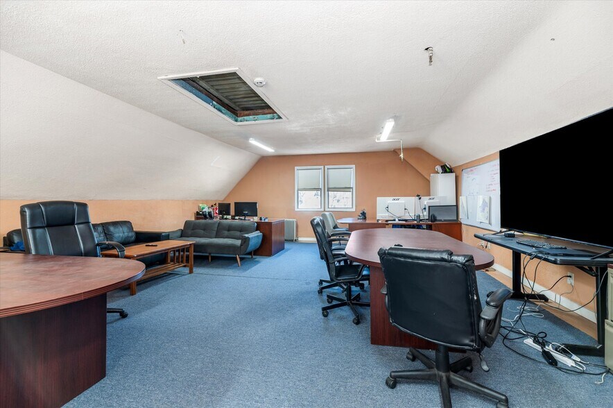 More Photos Of 12 Orchard St, Teaneck Office For Lease