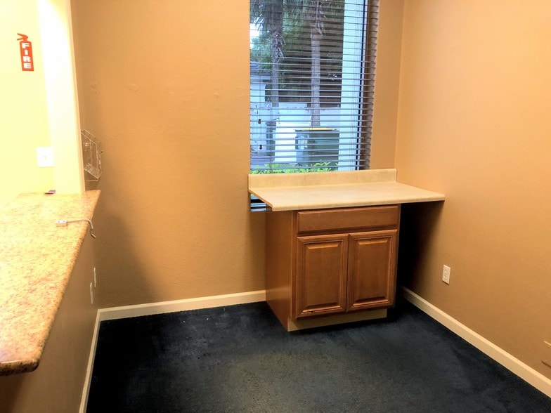 More Photos Of 3459 Pine Ridge Rd, Naples Office For Lease