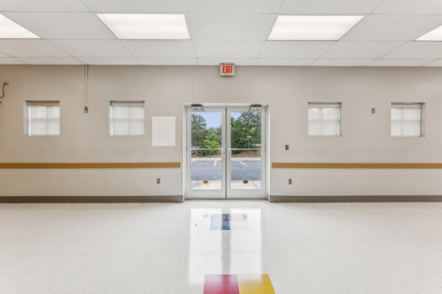 More Photos Of 1090 9th Ave SW, Bessemer Medical For Sale