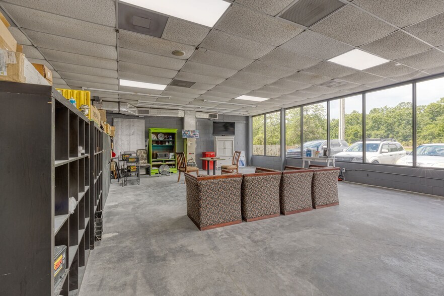More Photos Of 5953 Roosevelt Blvd, Jacksonville Storefront Retail Office For Lease