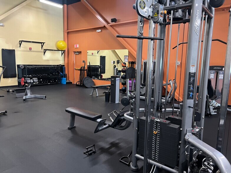 More Photos Of 2135 Ayrsley Town Blvd, Charlotte Freestanding For Lease