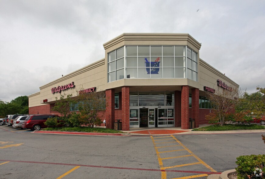 Primary Photo Of 1201 Ferris Ave, Waxahachie Drugstore For Sale