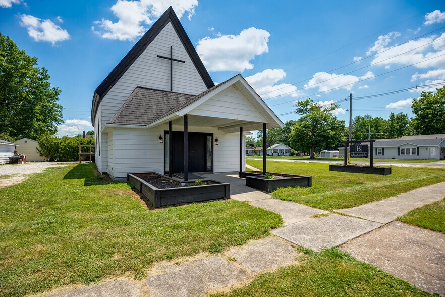 More Photos Of 206 W Spruce St, Gillespie Religious Facility For Sale