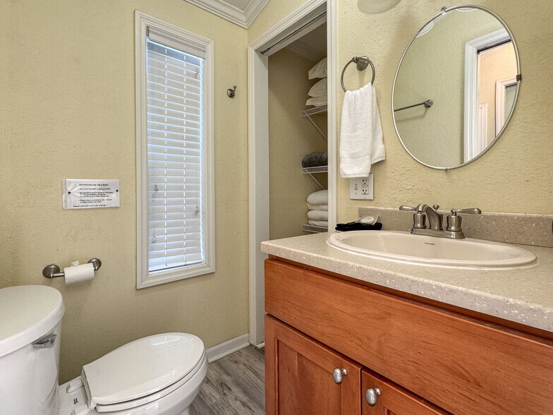 More Photos Of 309 Water St, Apalachicola Marina For Sale