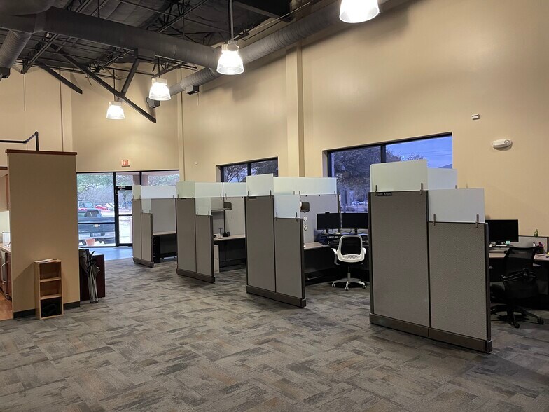 More Photos Of 4407 Monterey Oaks Blvd, Austin Unknown For Lease