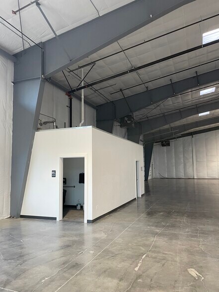 More Photos Of 5343 Barrett Rd, Ferndale Distribution For Lease