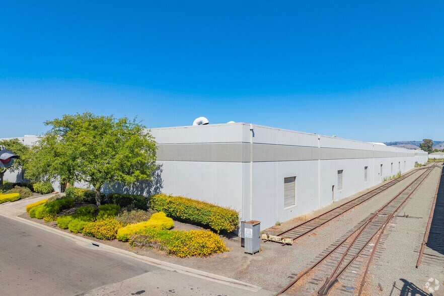 More Photos Of 23663-23669 Eichler St, Hayward Warehouse For Lease