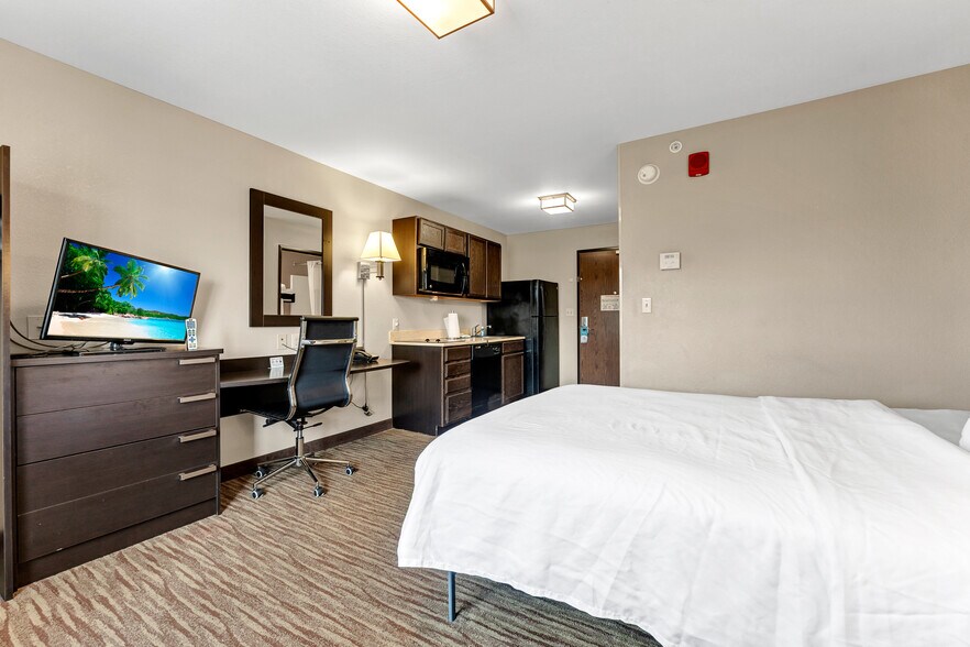 More Photos Of 975 Sheffield St, Washington Hotel For Sale
