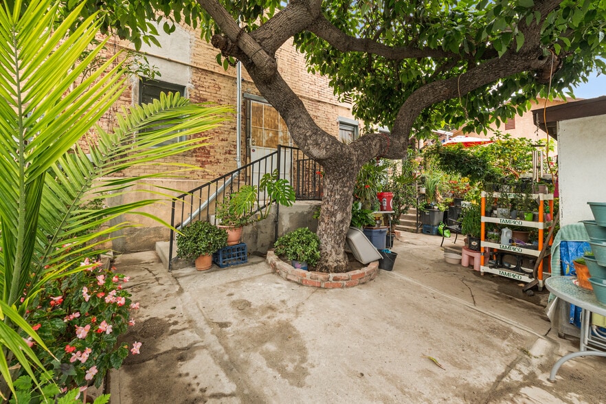 More Photos Of 600 S Ditman Ave, Los Angeles Multifamily For Sale