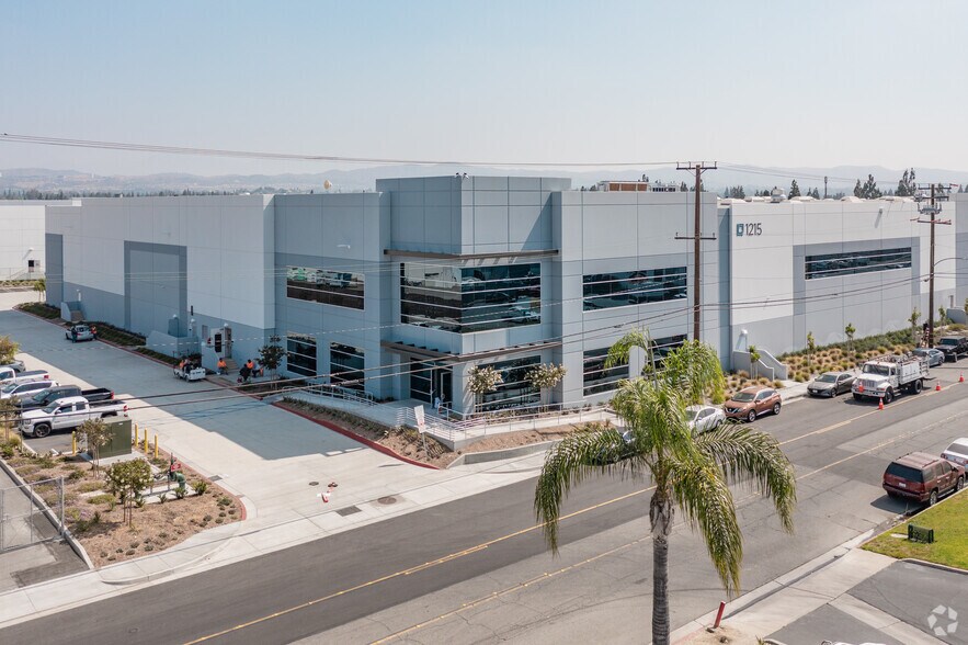 More Photos Of 1215 N Van Buren St, Anaheim Warehouse For Lease