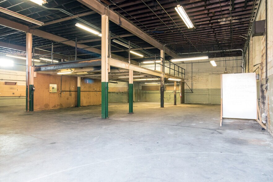 More Photos Of 575 E Milwaukee St, Detroit Warehouse For Lease