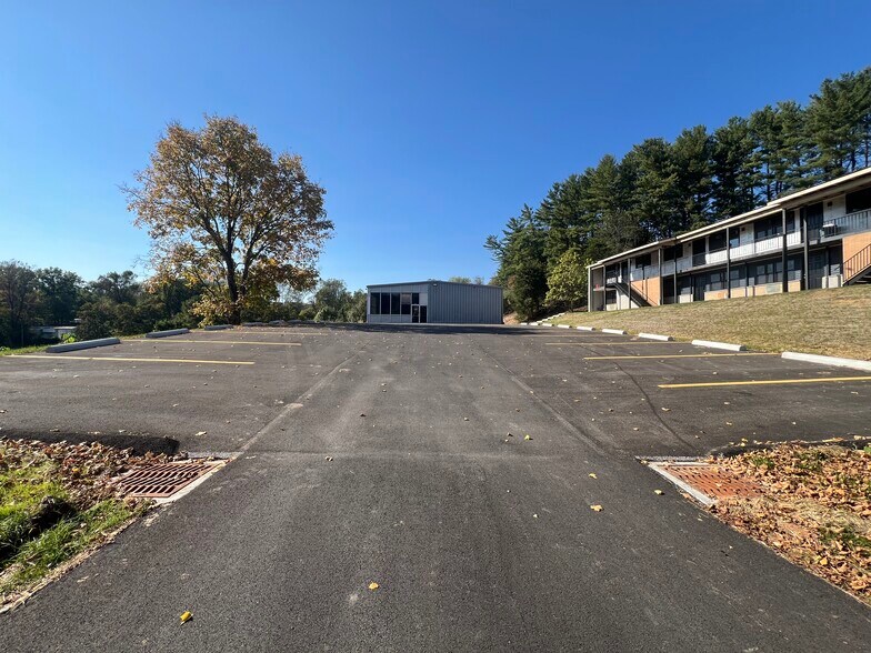 More Photos Of 205 Parkway Pl, Parkersburg Research And Development For Lease