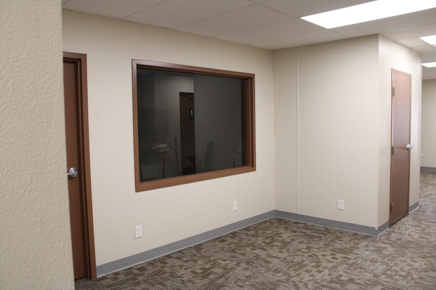More Photos Of 1936 W Commerce St, Dallas Industrial For Lease