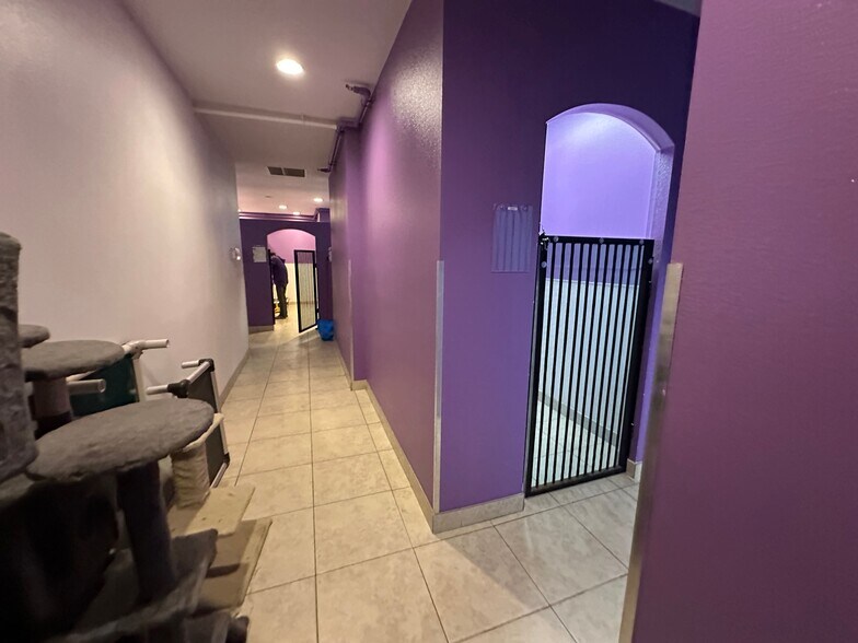 More Photos Of 6188 S Sandhill Rd, Las Vegas Veterinarian Kennel For Sale