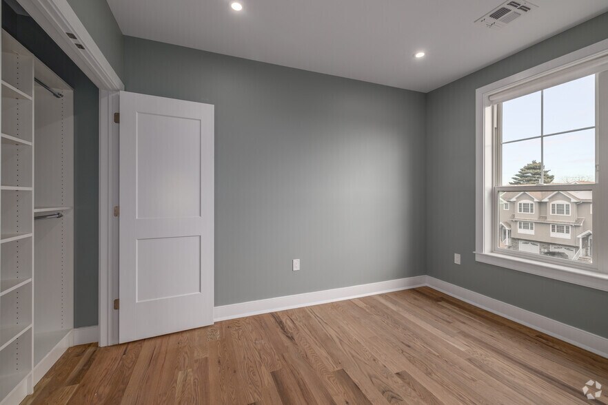 More Photos Of 106-108 Montgomery St, Bloomfield Apartments For Sale