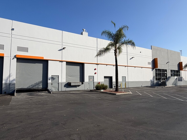 More Photos Of 3368-3370 N San Fernando Rd, Los Angeles Service For Lease