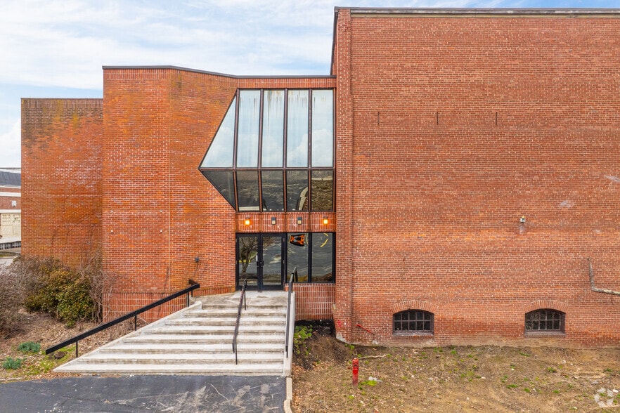 More Photos Of 620 Spring St, North Dighton Warehouse For Lease