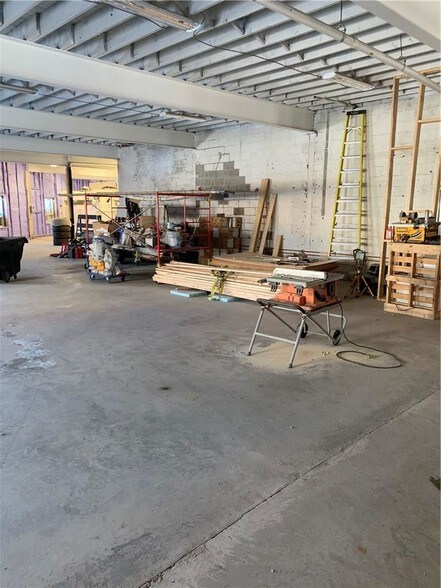 More Photos Of 255-257 Ste-anne Ave, Ottawa Warehouse For Lease