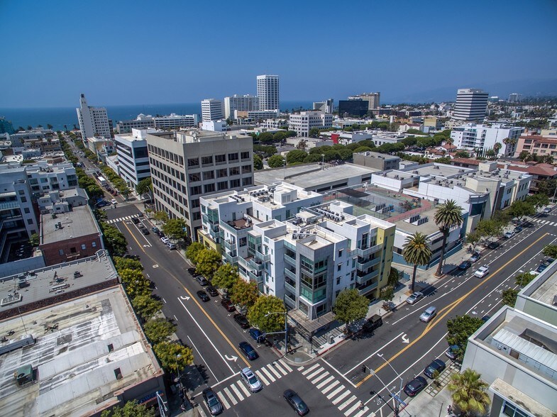 More Photos Of 525 Santa Monica Blvd, Santa Monica Apartments For Lease