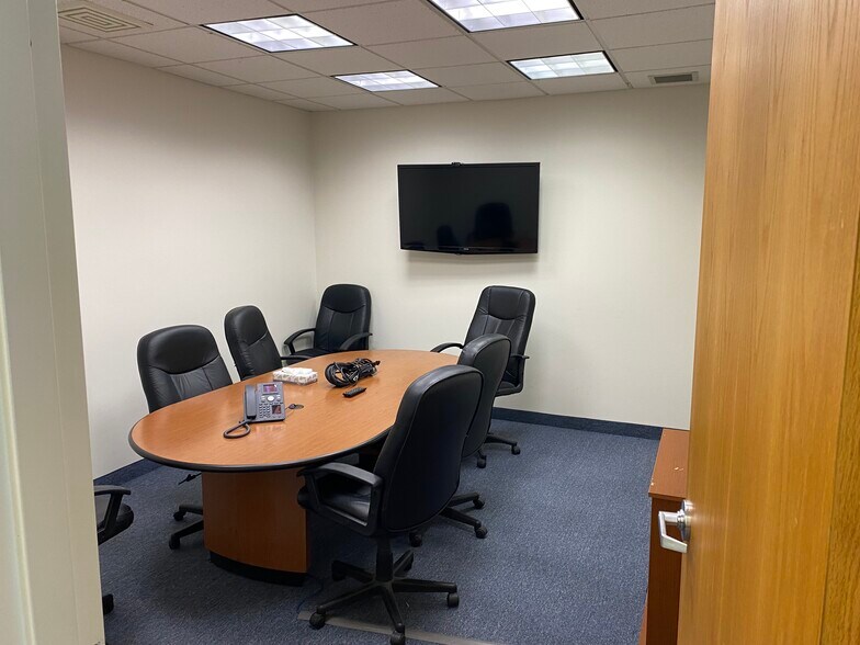 More Photos Of 3125 Pine Tree Rd, Lansing Flex For Lease