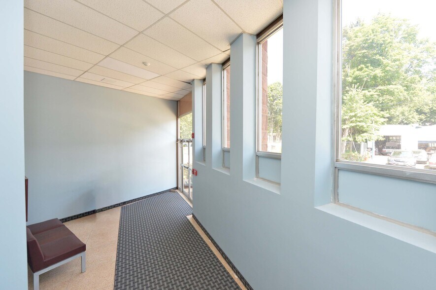 More Photos Of 10 W Ivy Ln, Englewood Office For Lease