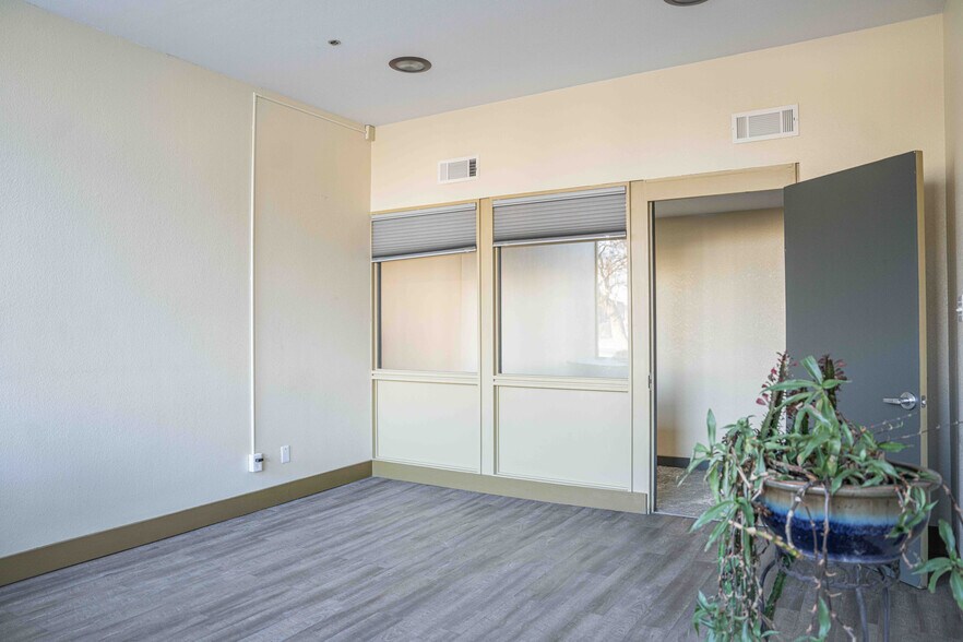 More Photos Of 201 N Missouri Ave, Sedalia Manufacturing For Sale