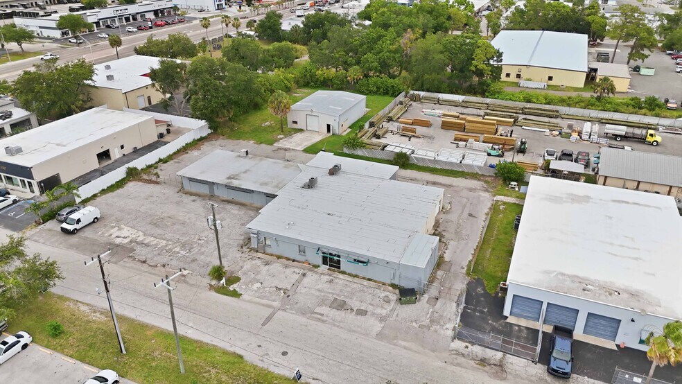 More Photos Of 2053 13th St, Sarasota Warehouse For Lease
