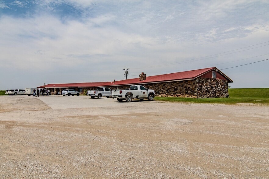 More Photos Of 18400 E B Hwy, Sheldon Flex For Sale