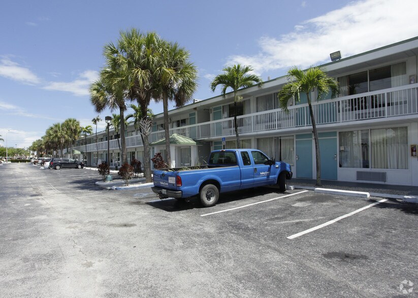 More Photos Of 990 N Homestead Blvd, Homestead Hotel For Sale
