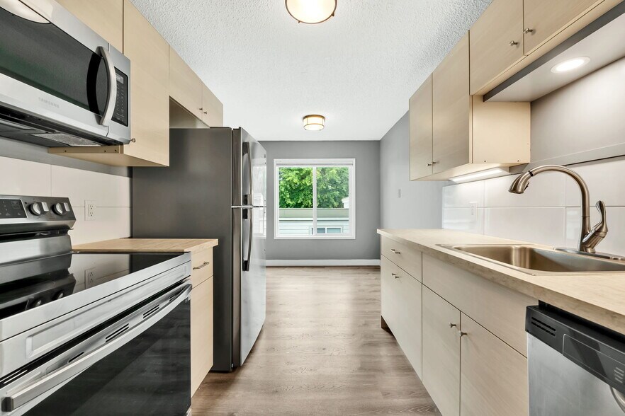 More Photos Of 4147-4153 SE 37th Ave, Portland Apartments For Sale