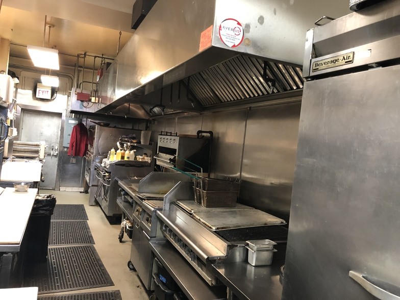 More Photos Of 948-952 W Webster Ave, Chicago Storefront Retail Residential For Lease