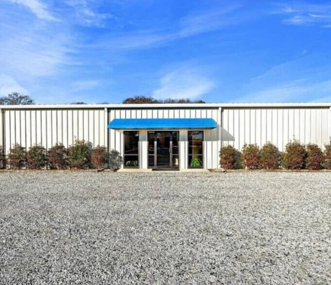 More Photos Of 1305 Filter Plant Dr, Elberton General Retail For Sale