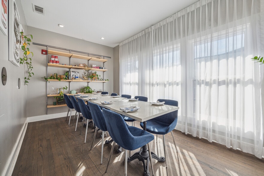 More Photos Of 4315 Montrose Blvd, Houston General Retail For Lease