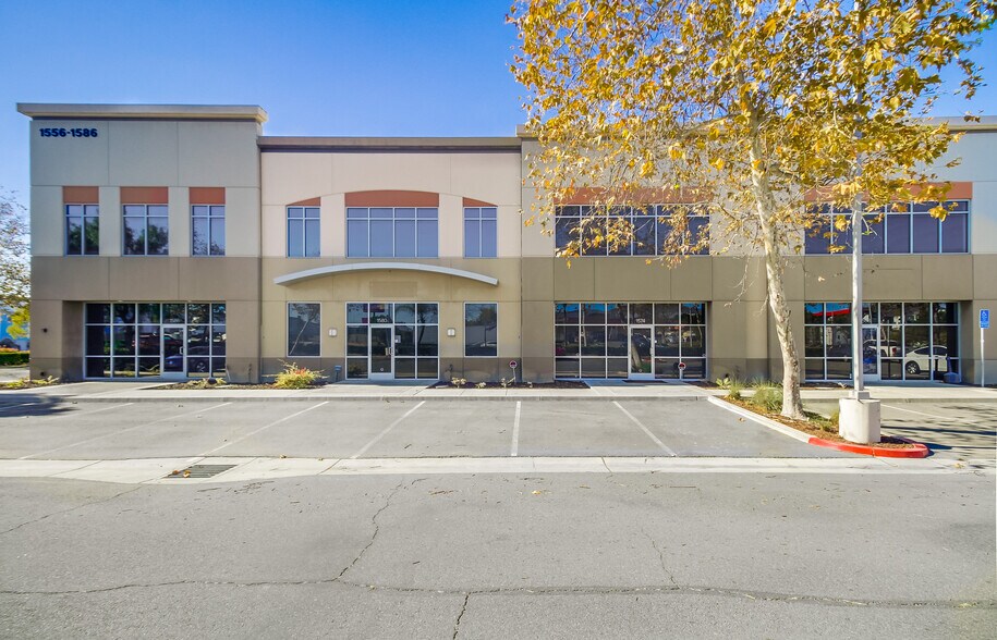 More Photos Of 1556-1586 Lancaster Point Way, San Diego Flex For Lease