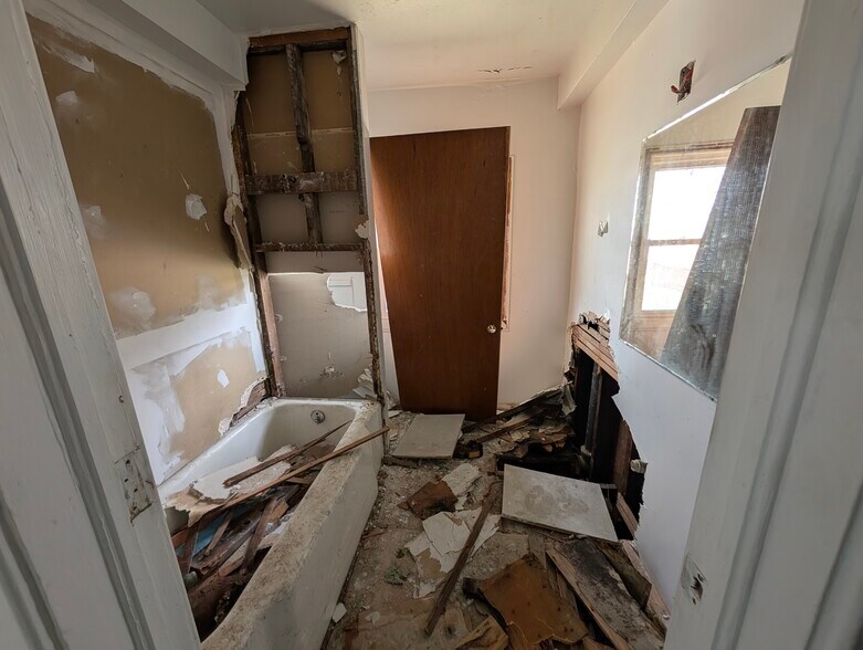 More Photos Of 2430-2440 Bowser Ave, Fort Wayne Apartments For Sale