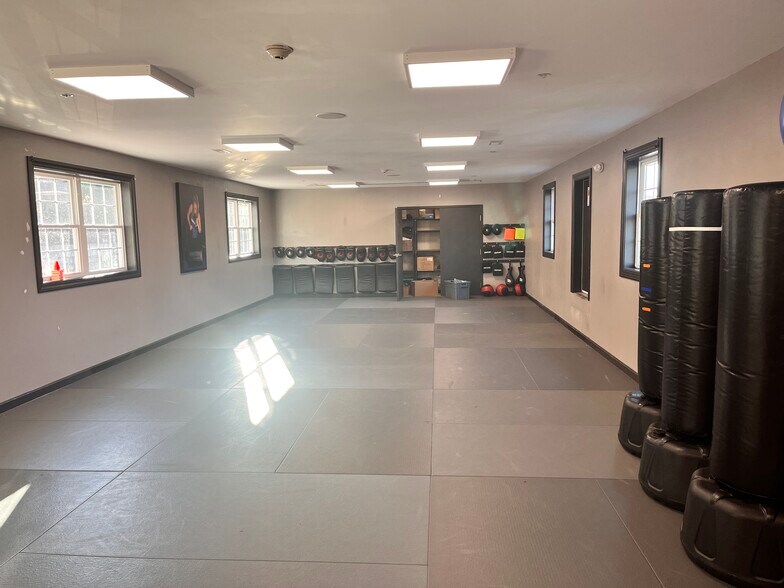 More Photos Of 75 W Main St, Northborough Freestanding For Lease