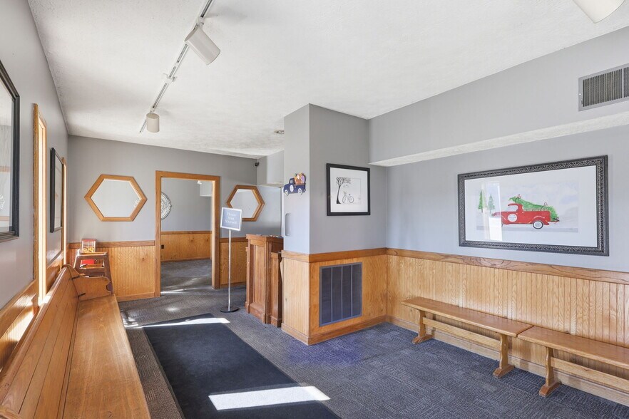 More Photos Of 228 N Jefferson St, Hastings Restaurant For Sale