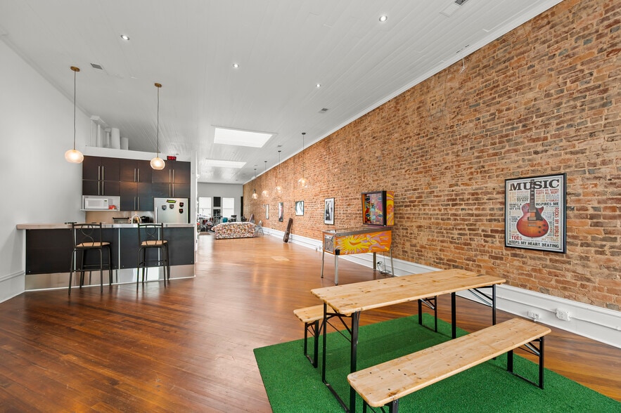 More Photos Of 418-420 N Liberty St, Winston-Salem Storefront Retail Office For Sale