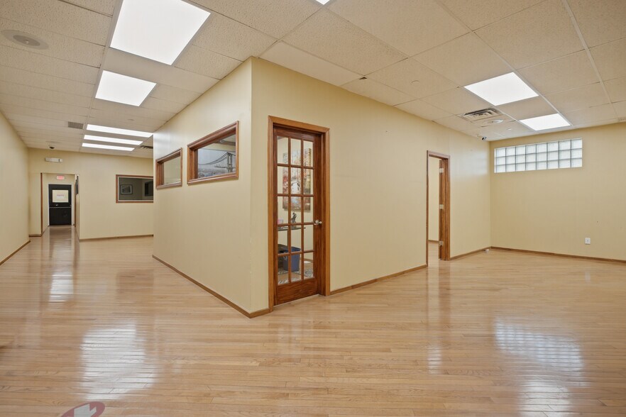 More Photos Of 2115 Jericho Tpke, New Hyde Park Manufacturing For Lease