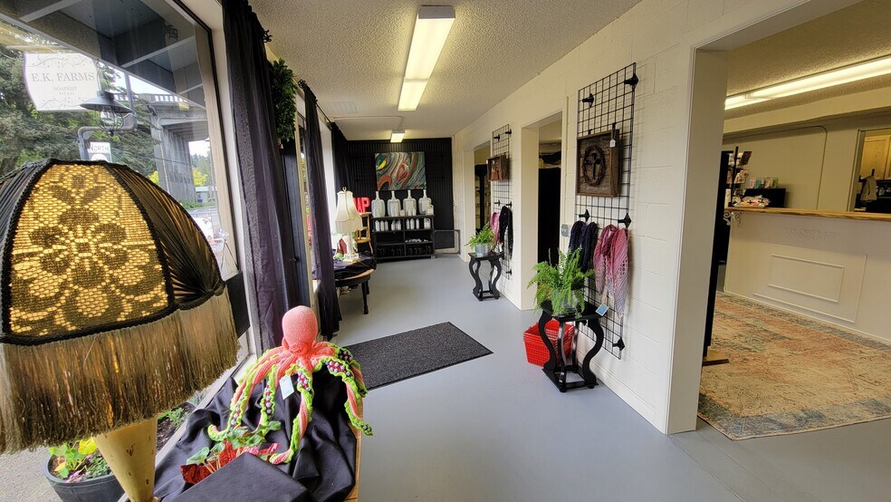 More Photos Of 206 NW 1st Ave, Kelso Storefront Retail Residential For Sale