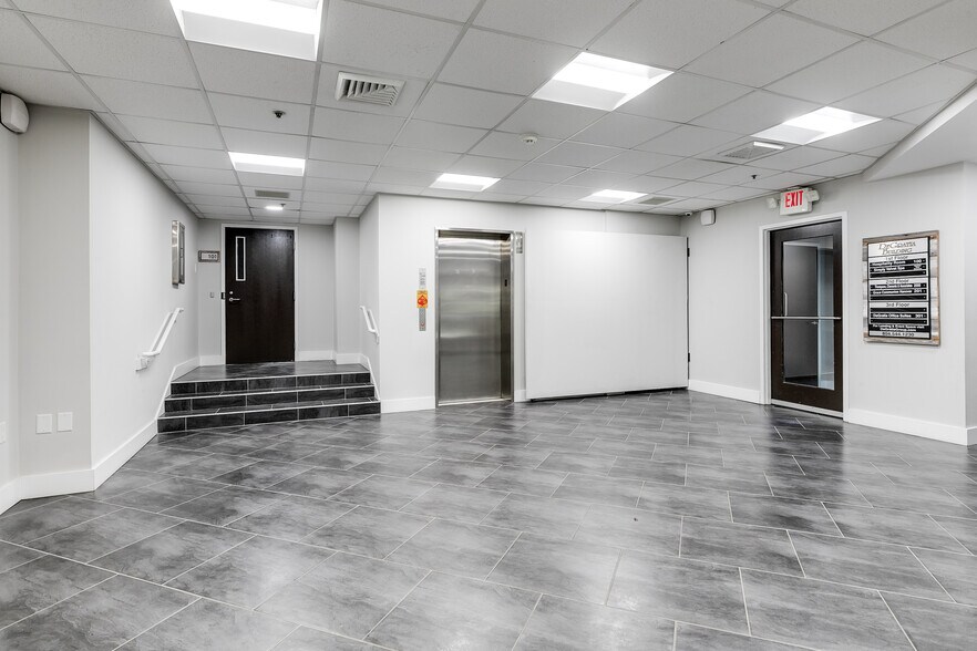 More Photos Of 7300 Hanover Green Dr, Mechanicsville Office For Sale