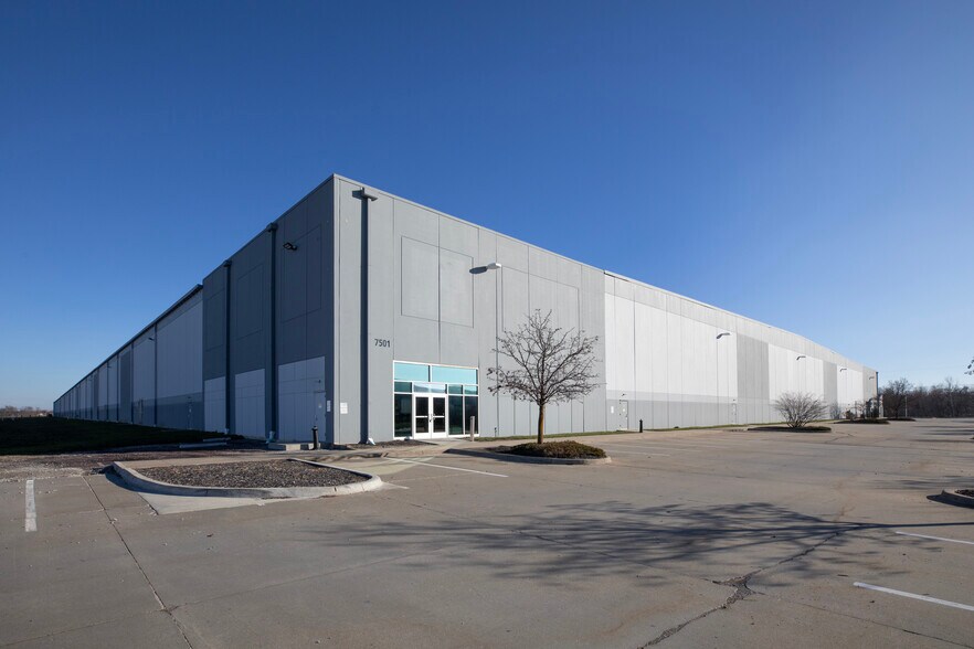 More Photos Of 7501 NW 106th Ter, Kansas City Distribution For Lease