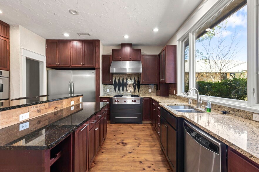 More Photos Of 1420 River Rd, Boerne Medical For Lease