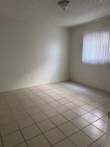 More Photos Of 1020 Broad Ave, Wilmington Apartments For Sale